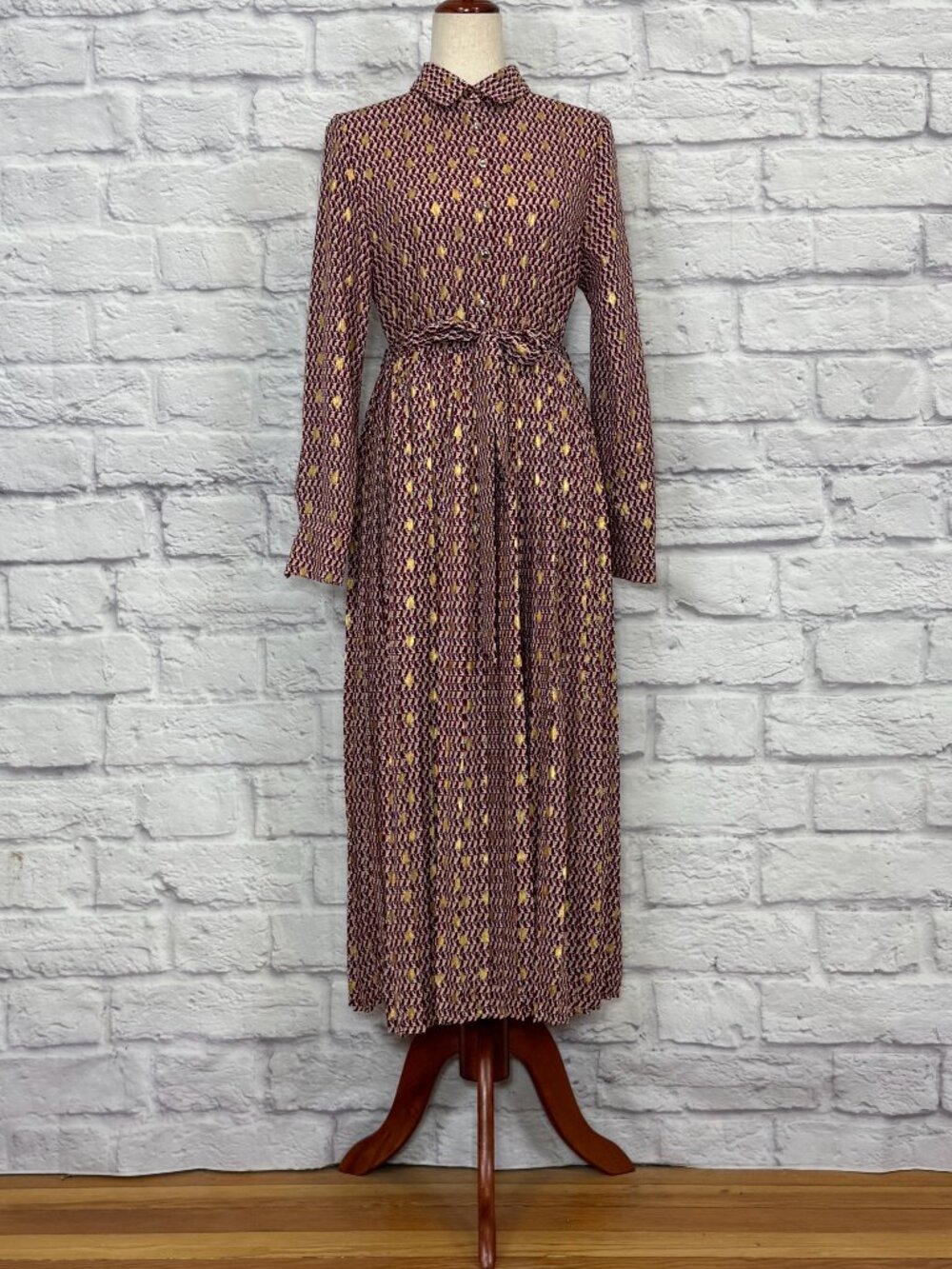 Melloday Abstract Print Metallic Gold Jacquard Pleated Midi Dress